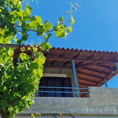 Holiday home Archontoula's Flomochori